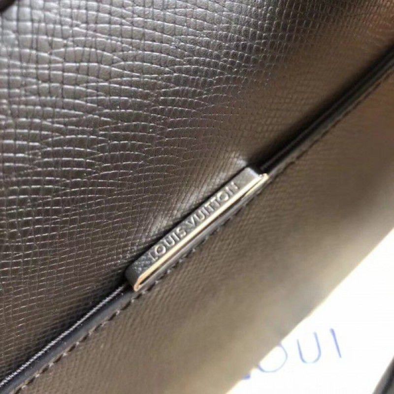 Anton Messenger PM Bag Taiga Leather M33427