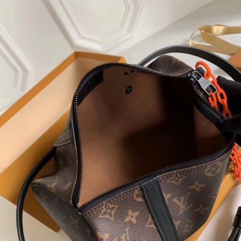 Papillon Messenger Monogram Canvas M44479