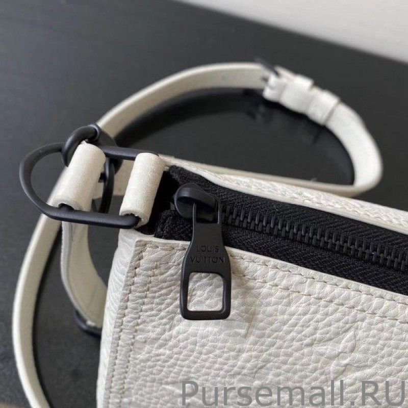 Triangle Messenger Monogram Taurillon M55927