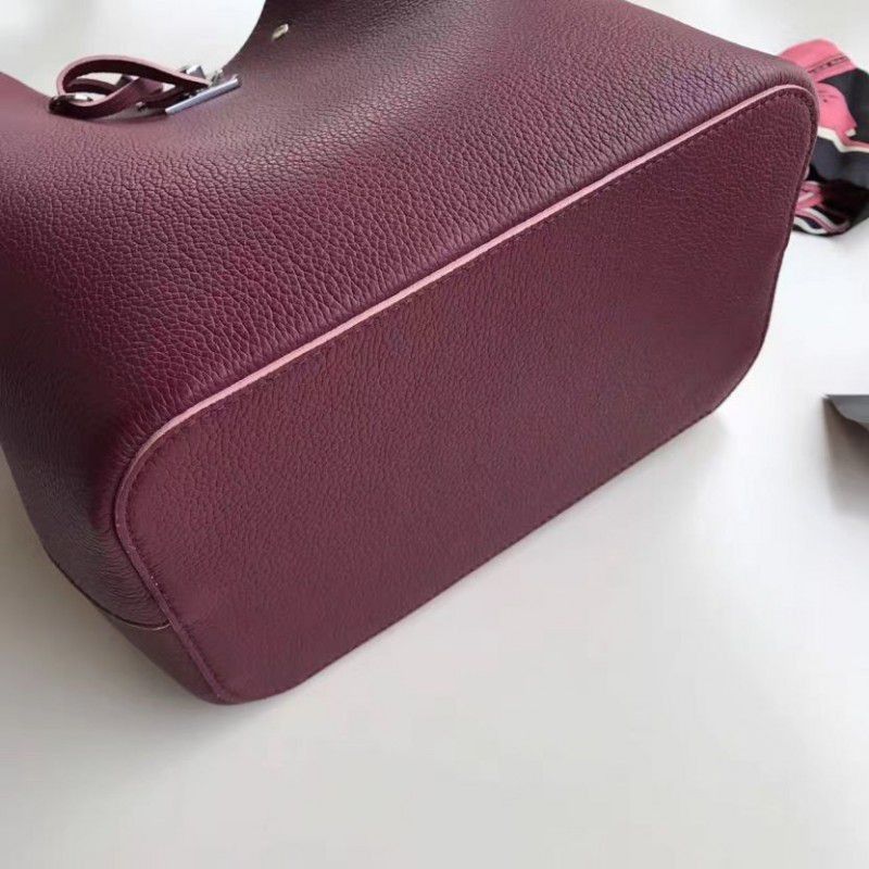 Bordeaux Lockme Bucket Bag M54680