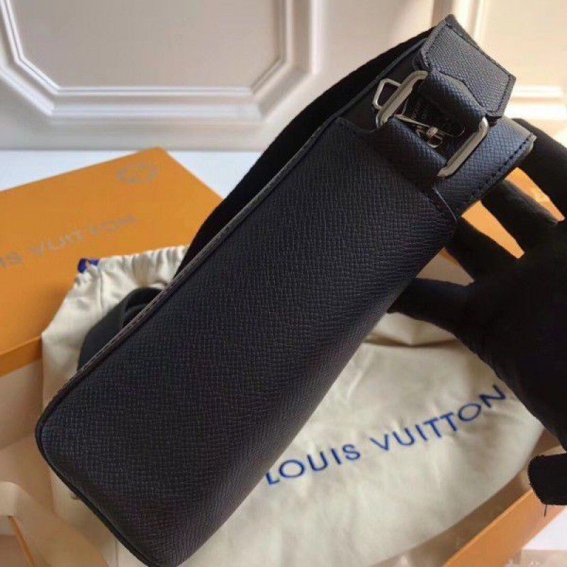 Anton Messenger PM Bag Taiga Leather M33427