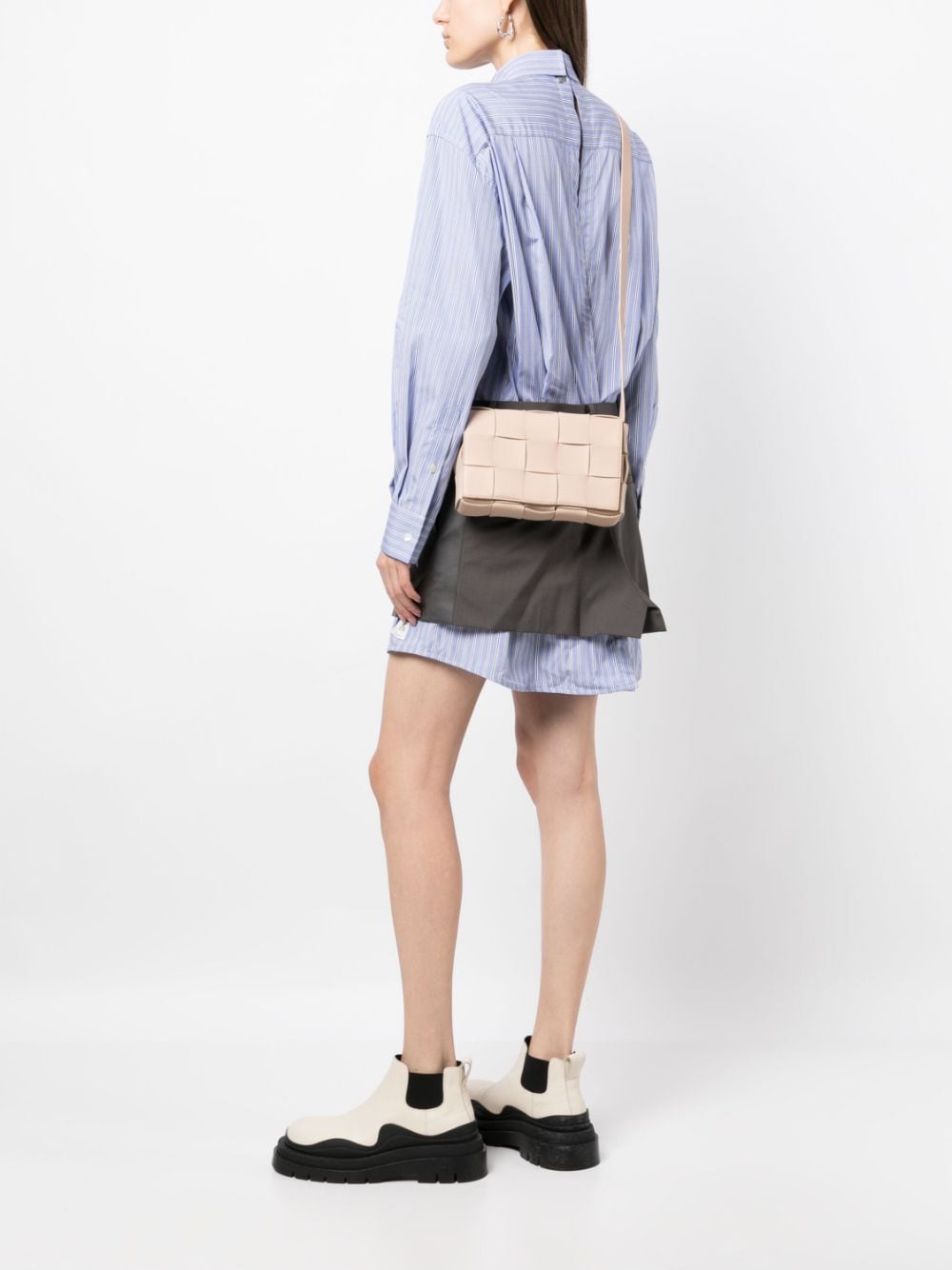 Bo*te*ga ve*ne*ta   maxi intrecciato cassete crossbody bag