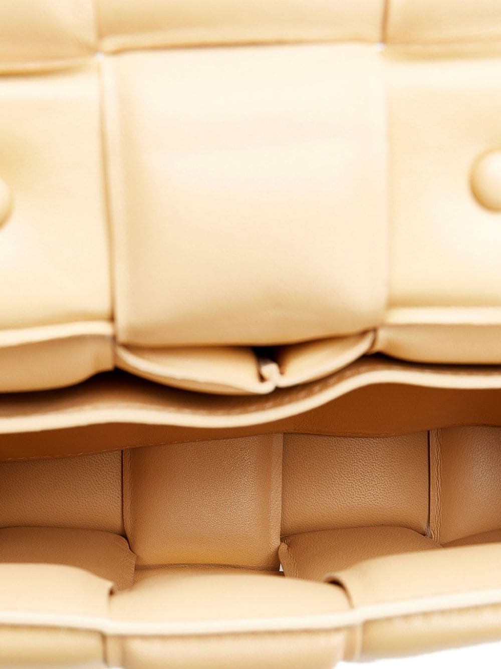 Bo*te*ga ve*ne*ta   padded cassette chain two-way bag