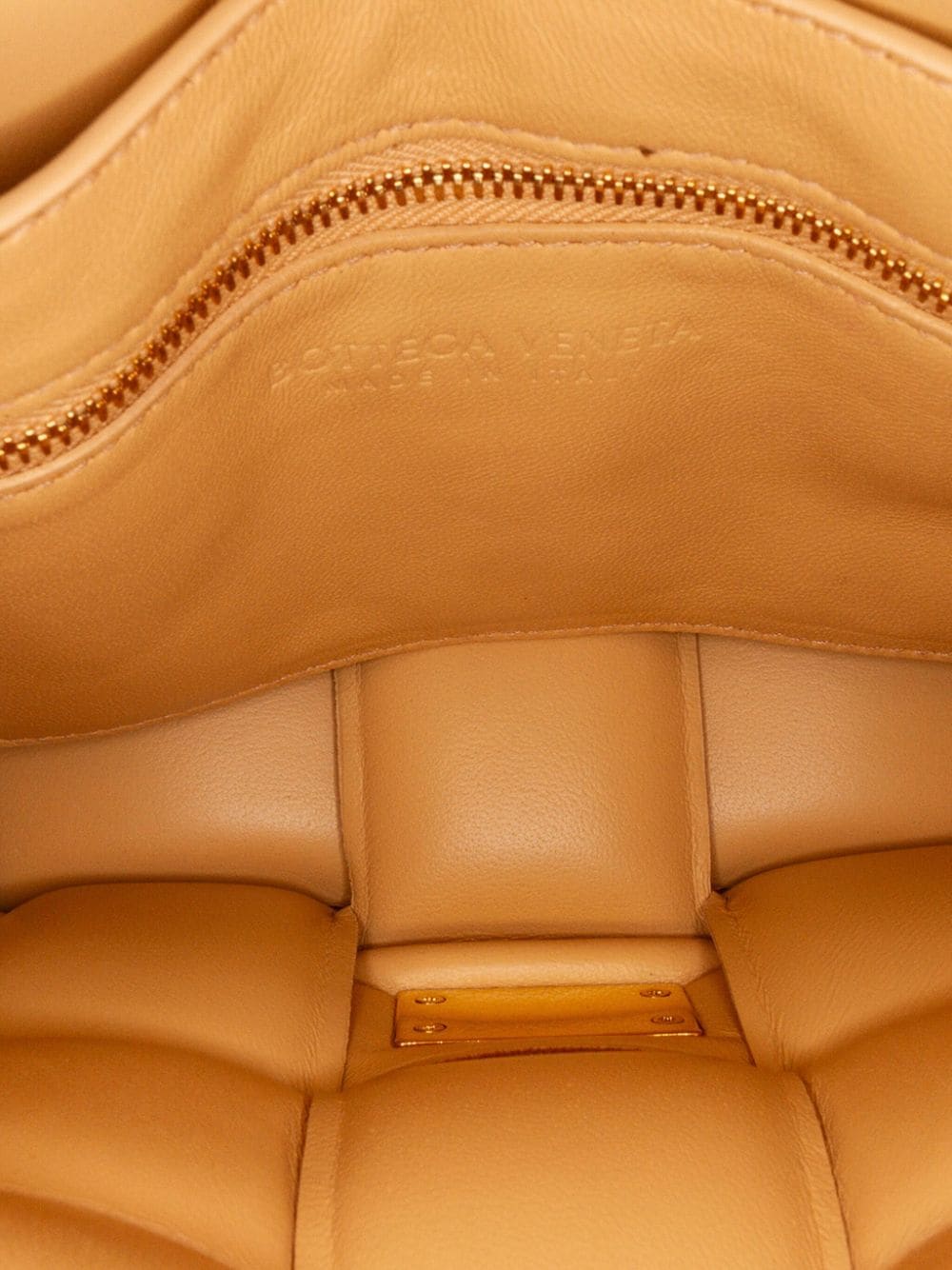 Bo*te*ga ve*ne*ta m 2012-2022 padded cassette chain two-way bag