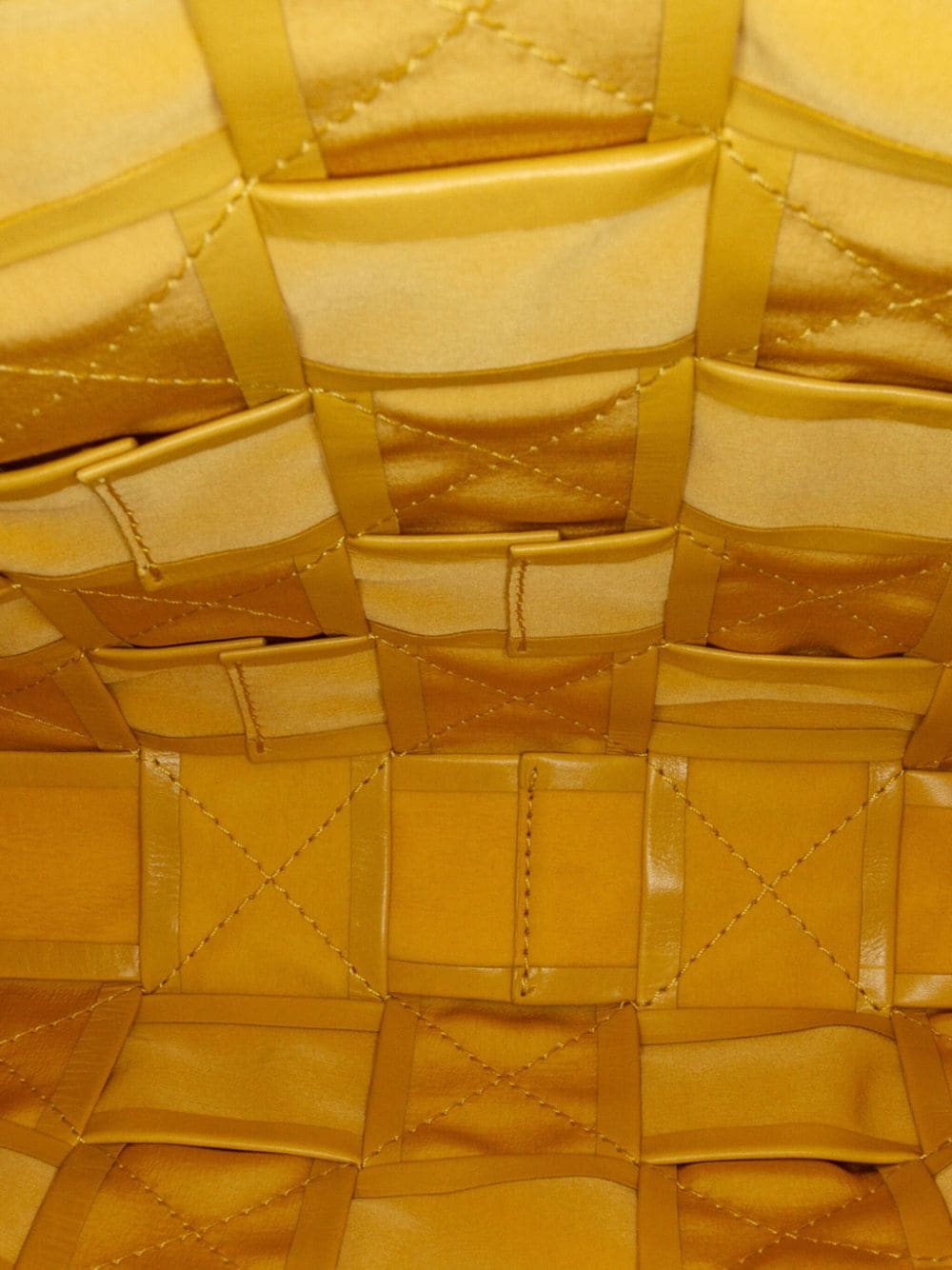 Bo*te*ga ve*ne*ta 2012/2023 cassette crossbody bag