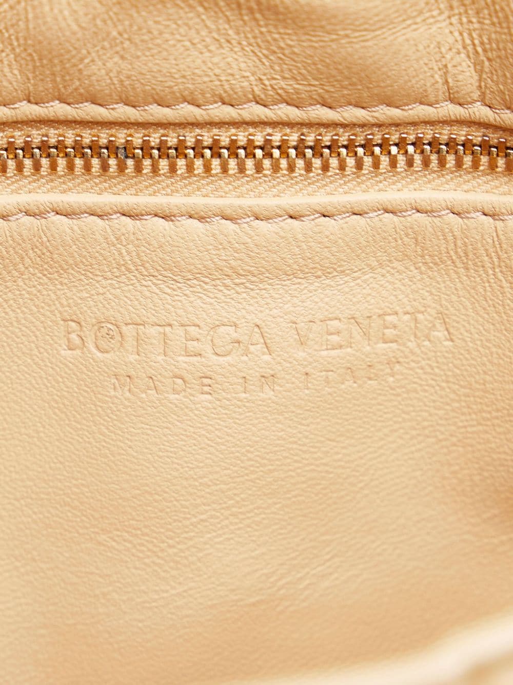 Bo*te*ga ve*ne*ta   padded cassette chain two-way bag