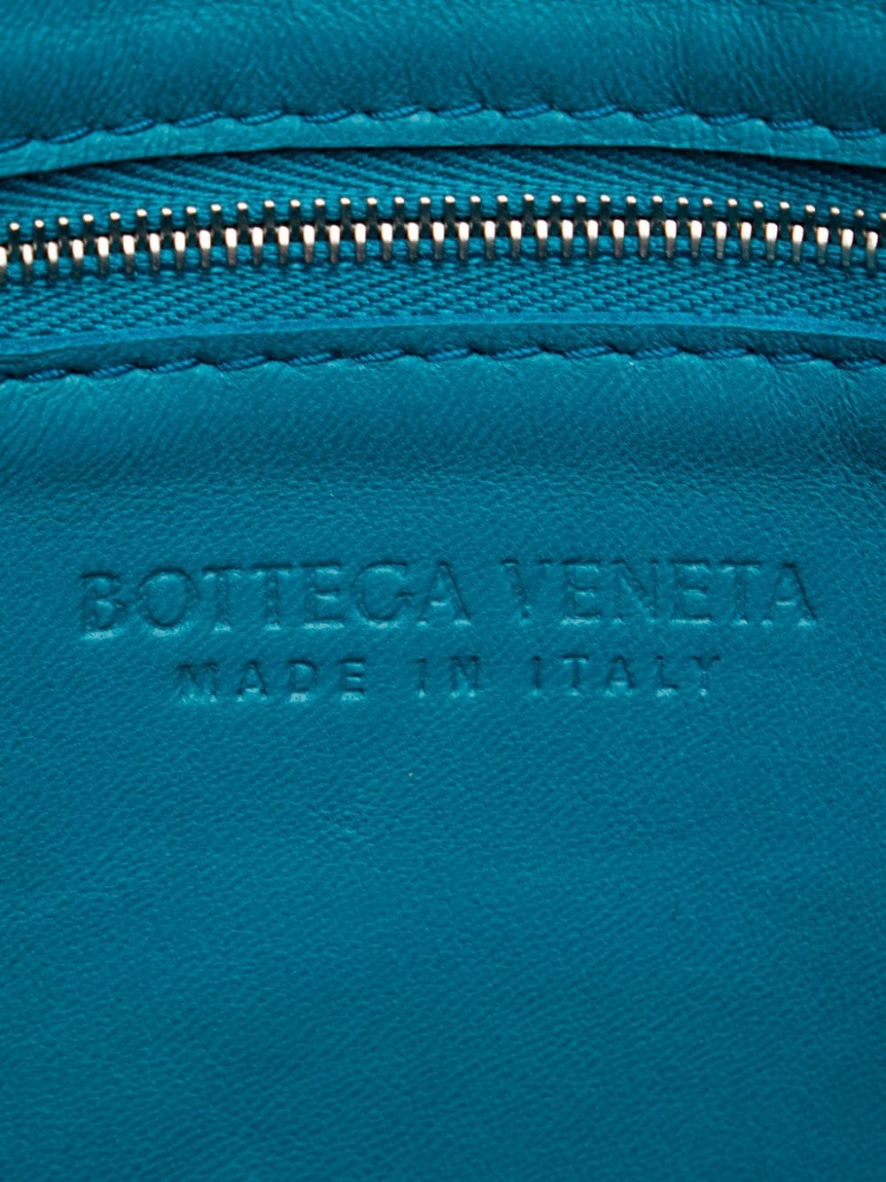 Bo*te*ga ve*ne*ta   maxi intrecciato cassette shoulder bag