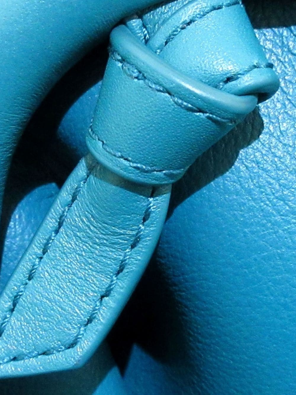 Bo*te*ga ve*ne*ta point leather crossbody bag