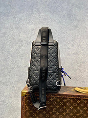 LV AVENUE SLINGBAG M59926